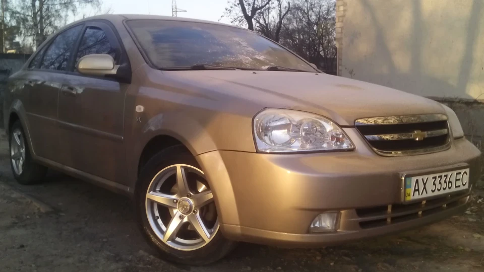 Chevrolet Lacetti Бежевий седанчик 2