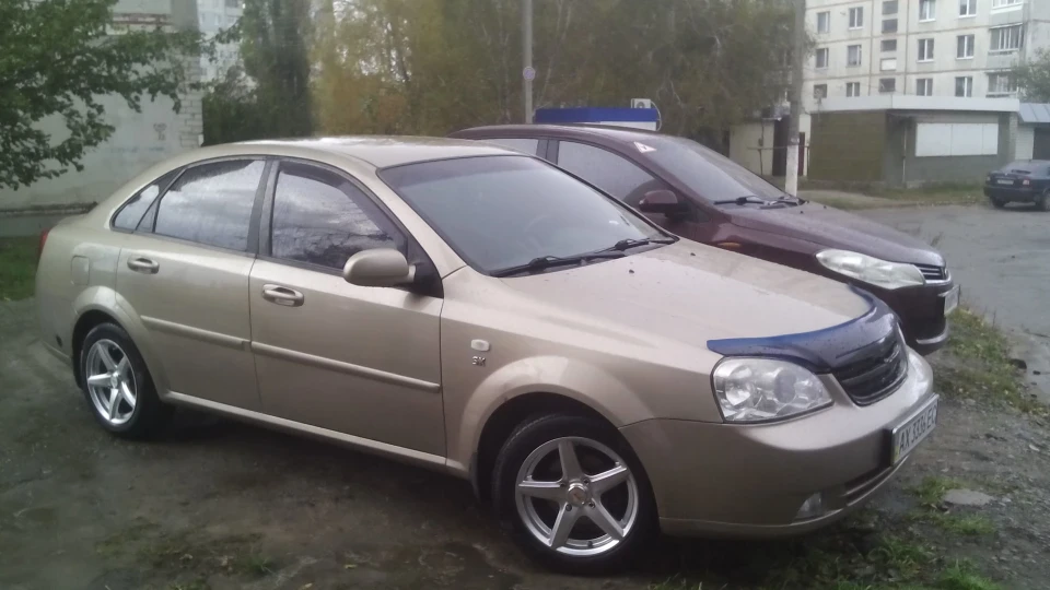 Chevrolet Lacetti Бежевий седанчик 3
