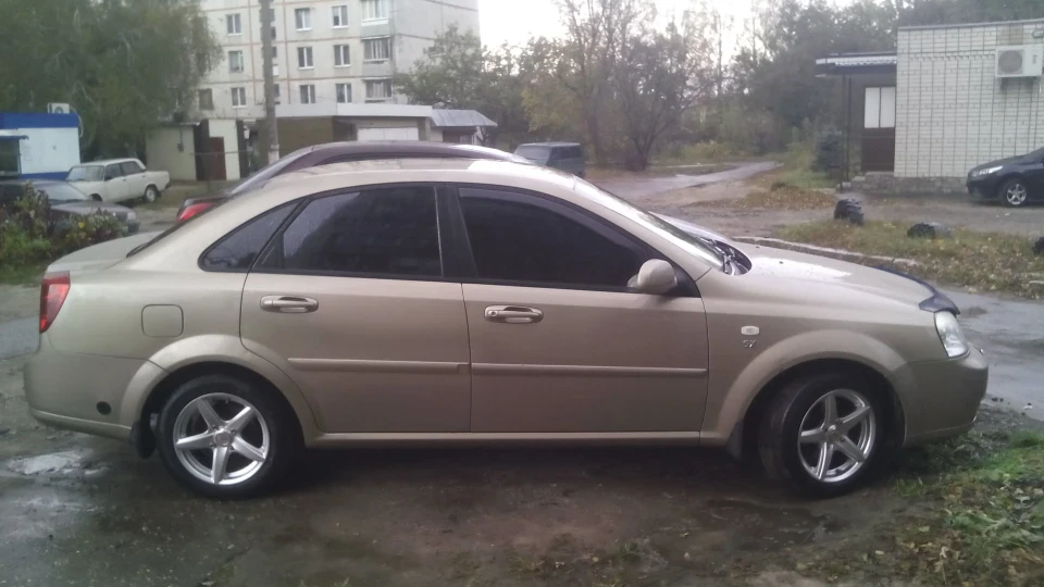 Chevrolet Lacetti Бежевий седанчик 4