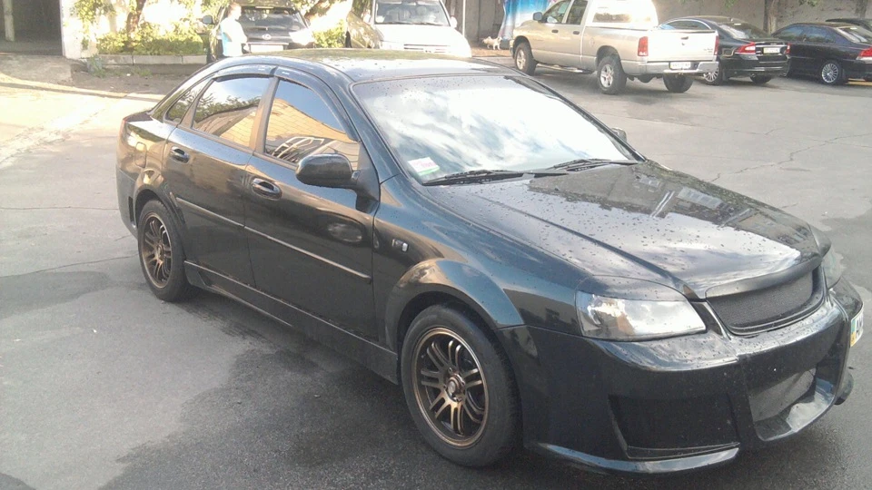 Chevrolet Lacetti Чорна 1.8 (автомат) 4