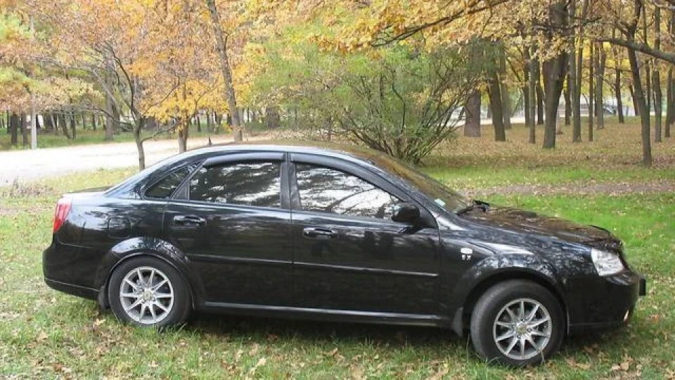 Chevrolet Lacetti чорний металюга 2