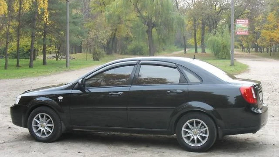 Chevrolet Lacetti чорний металюга 5