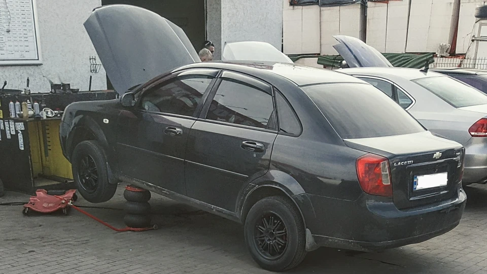Chevrolet Lacetti Чорний падець 2