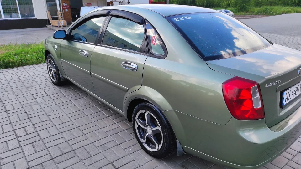 Chevrolet Lacetti KHAKI GREEN 3