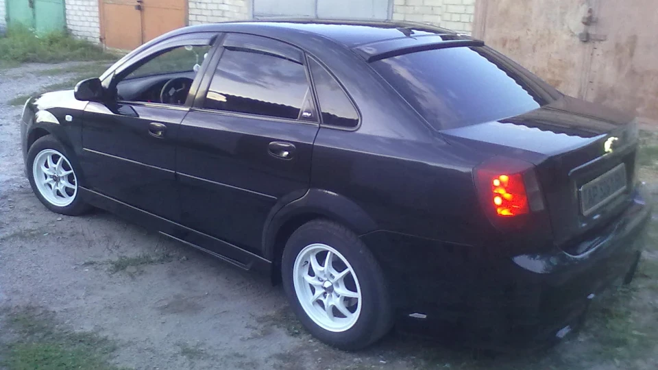 Chevrolet Lacetti \Nubira-sx Чорнява 1.8 5