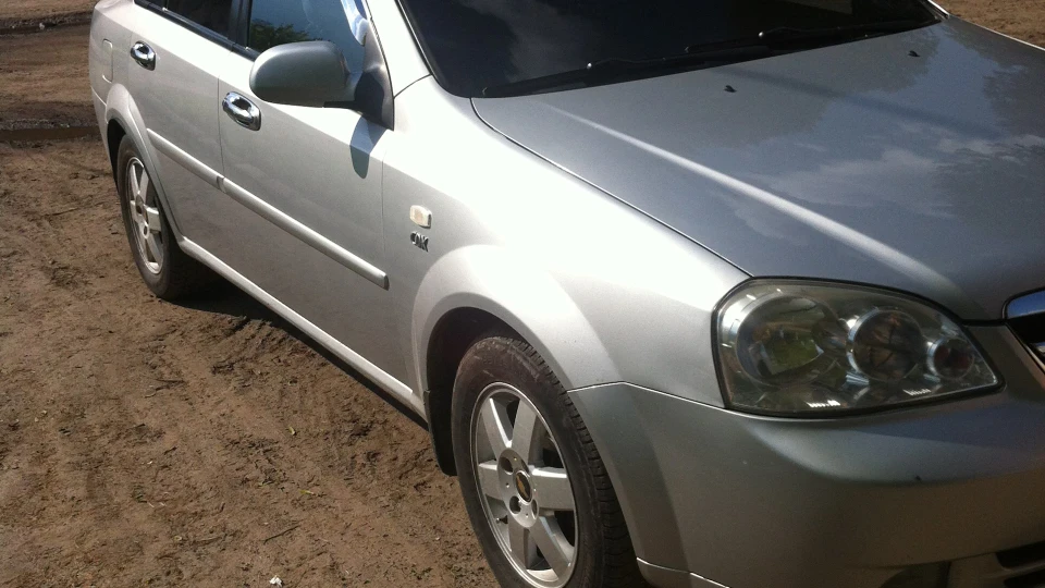 Chevrolet Lacetti сріблястий металік 1.8 2