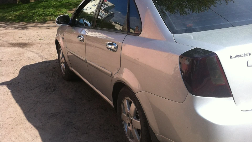 Chevrolet Lacetti сріблястий металік 1.8 5