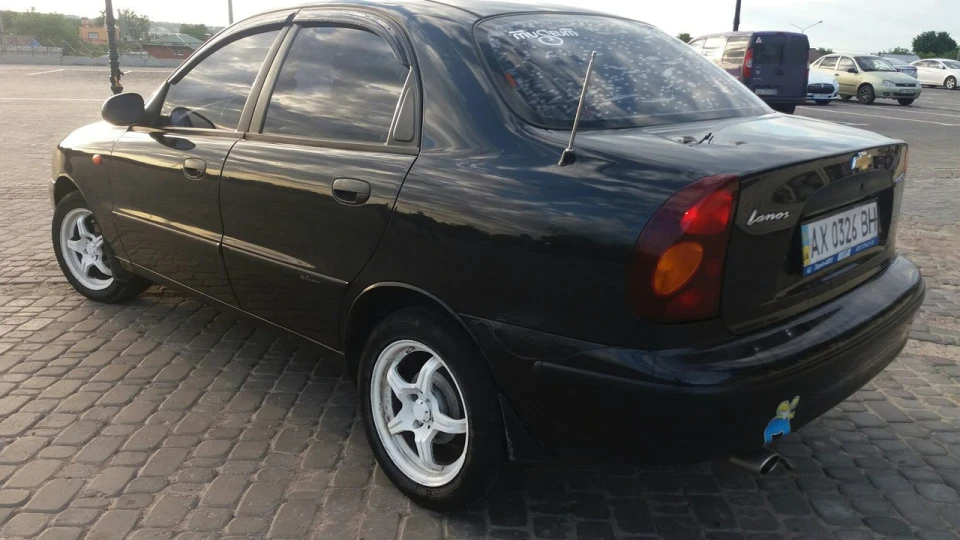 Chevrolet Lanos 5