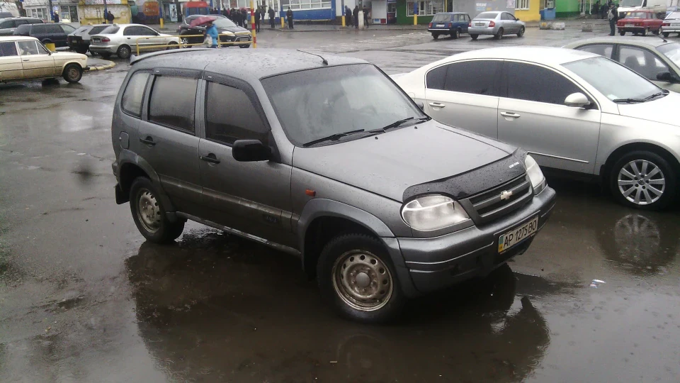 Chevrolet Niva 4