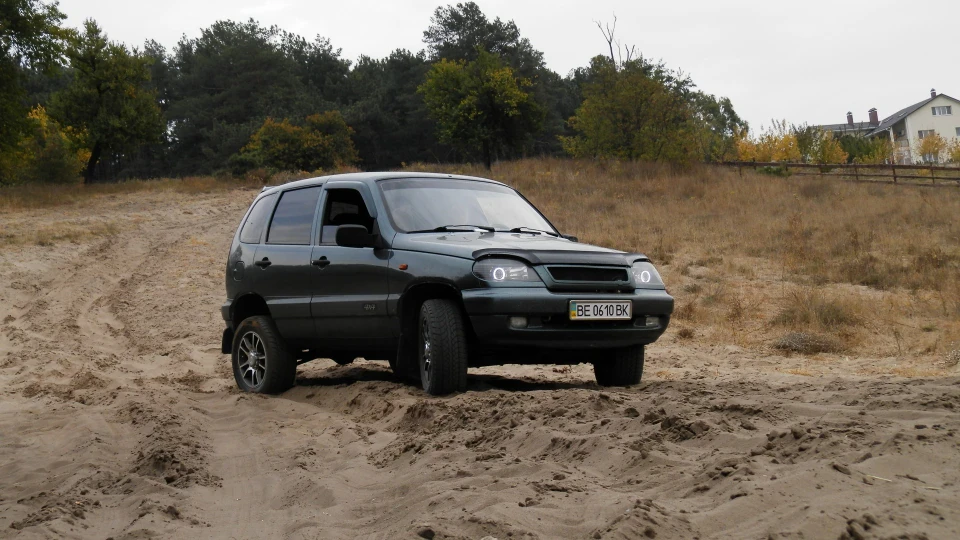 Chevrolet Niva 4