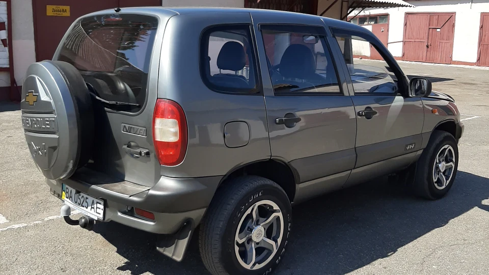 Chevrolet Niva 1.7 2