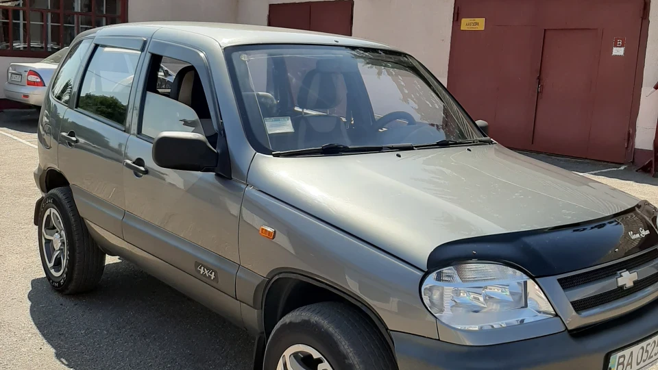Chevrolet Niva 1.7 3