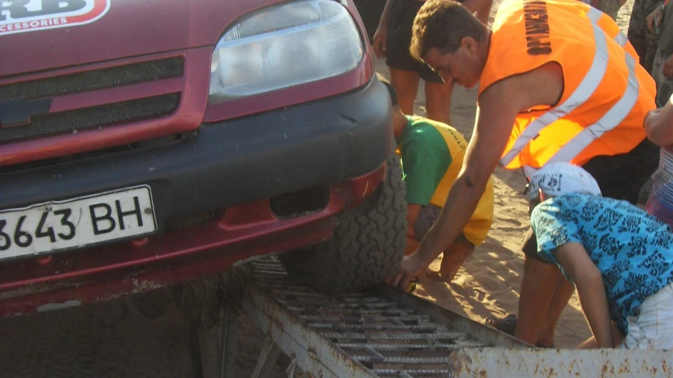 Chevrolet Niva Червоний бегемотик 2