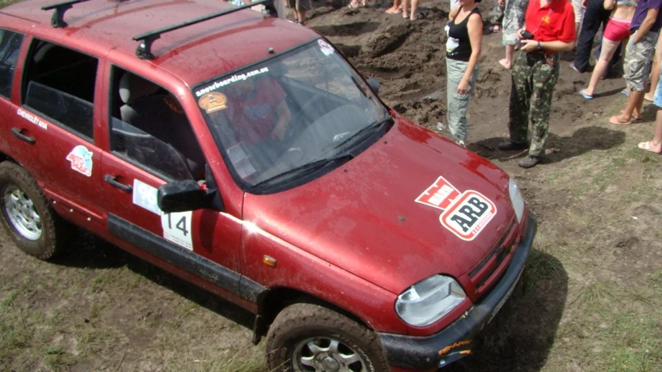 Chevrolet Niva Червоний бегемотик 4