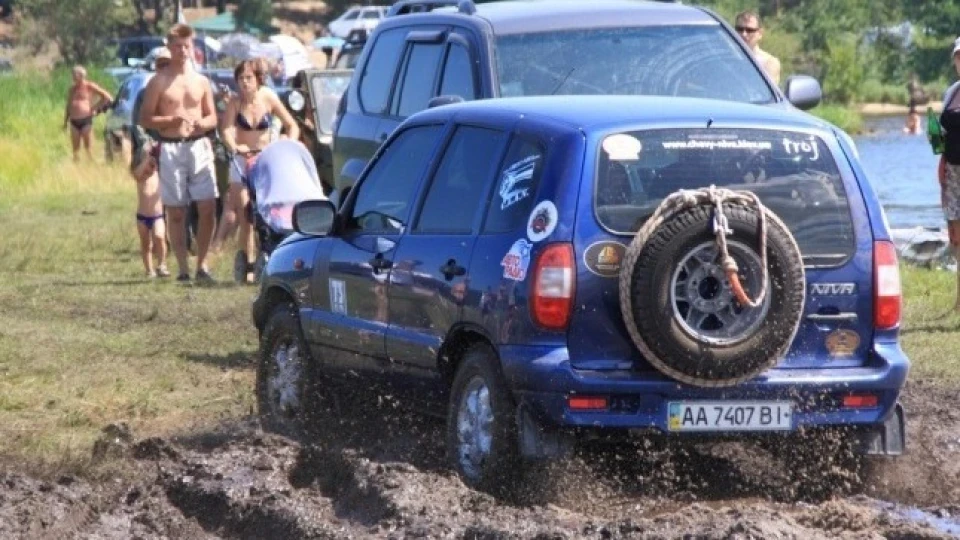 Chevrolet Niva _ШНива танк_1.7i_ 3