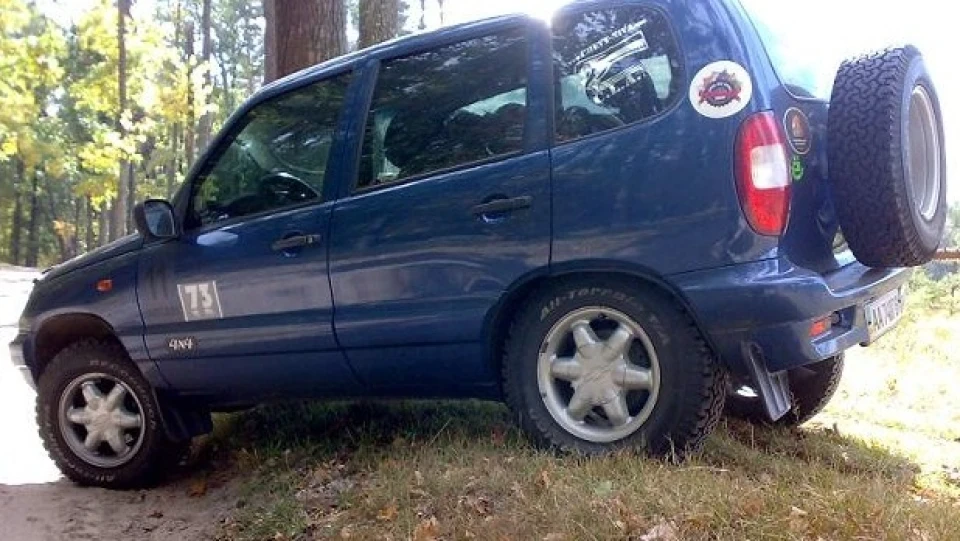 Chevrolet Niva _ШНива танк_1.7i_ 4