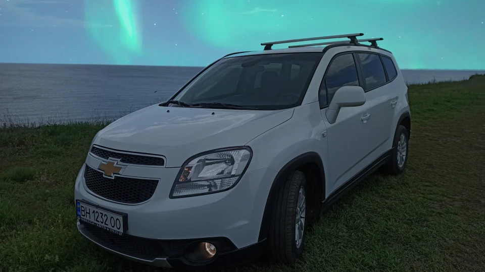 Chevrolet Orlando White-Black Edition 2