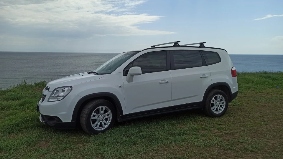 Chevrolet Orlando White-Black Edition 4