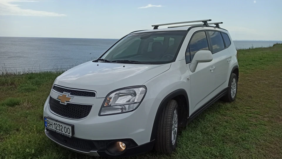 Chevrolet Orlando White-Black Edition 5