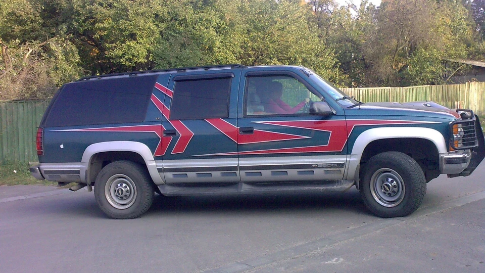 Chevrolet Suburban 2