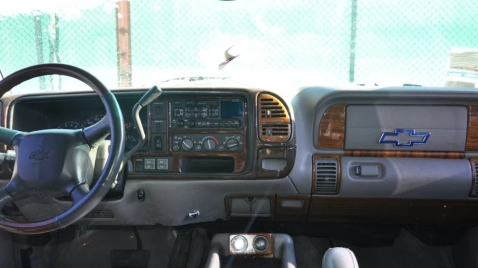 Chevrolet Suburban 2500 комплектація Geneva 2