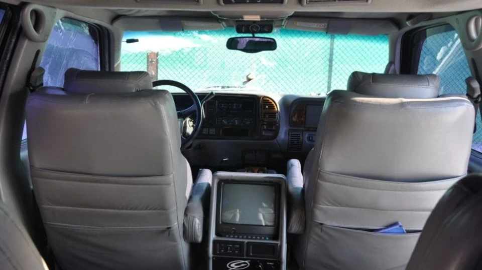 Chevrolet Suburban 2500 комплектація Geneva 4