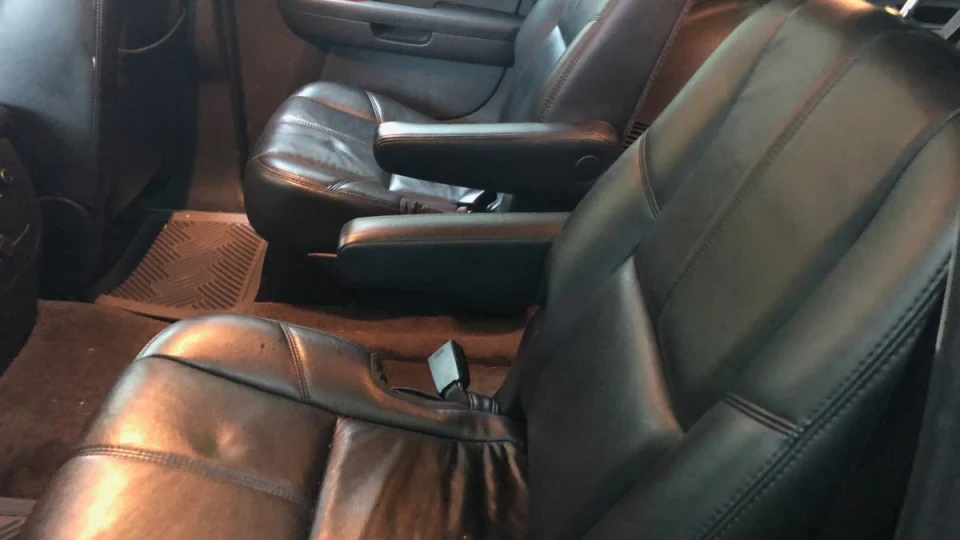 Chevrolet Suburban LT 1500 2