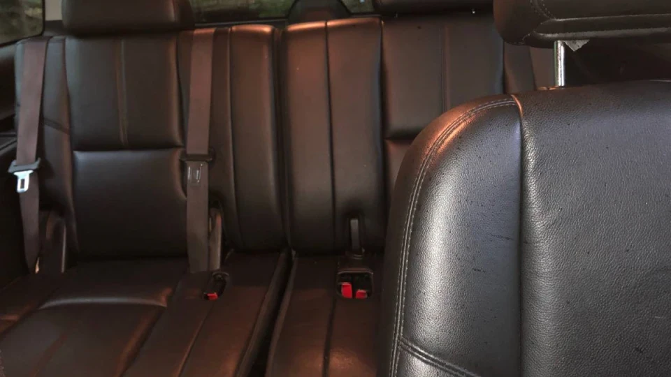 Chevrolet Suburban LT 1500 3