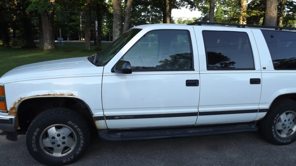 Chevrolet Suburban SUV GMT 400 3
