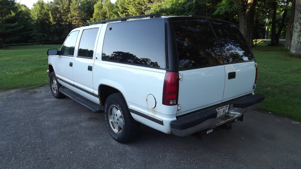 Chevrolet Suburban SUV GMT 400 4