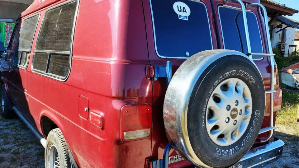Chevrolet Van 2