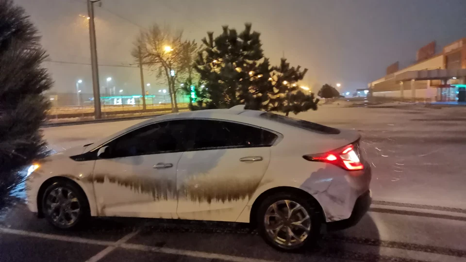 Chevrolet Volt Білий тихоня