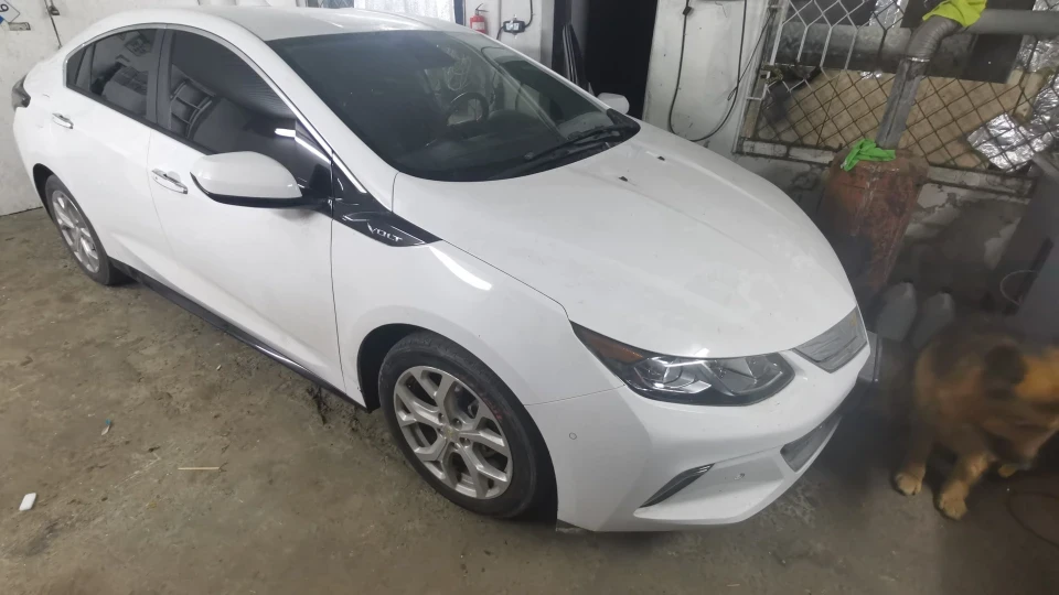 Chevrolet Volt Білий тихоня 4