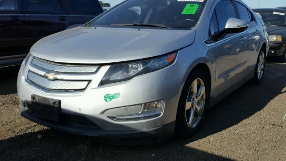 Chevrolet Volt Блідий