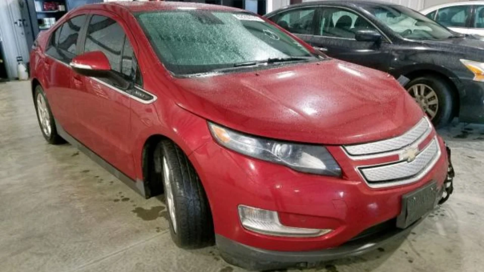 Chevrolet Volt Красний Вольтама