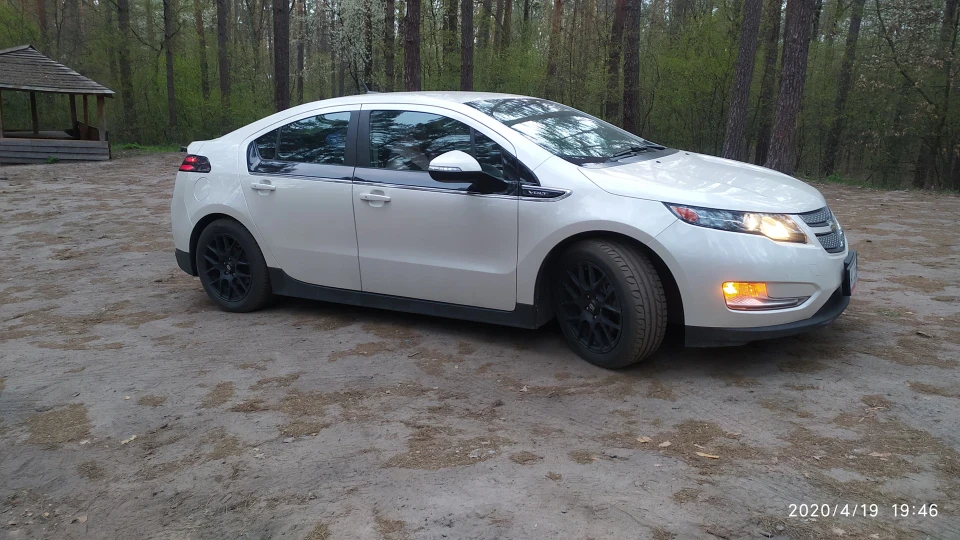 Chevrolet Volt перламутр 2