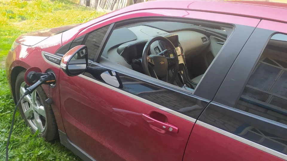 Chevrolet Volt red hatch 3