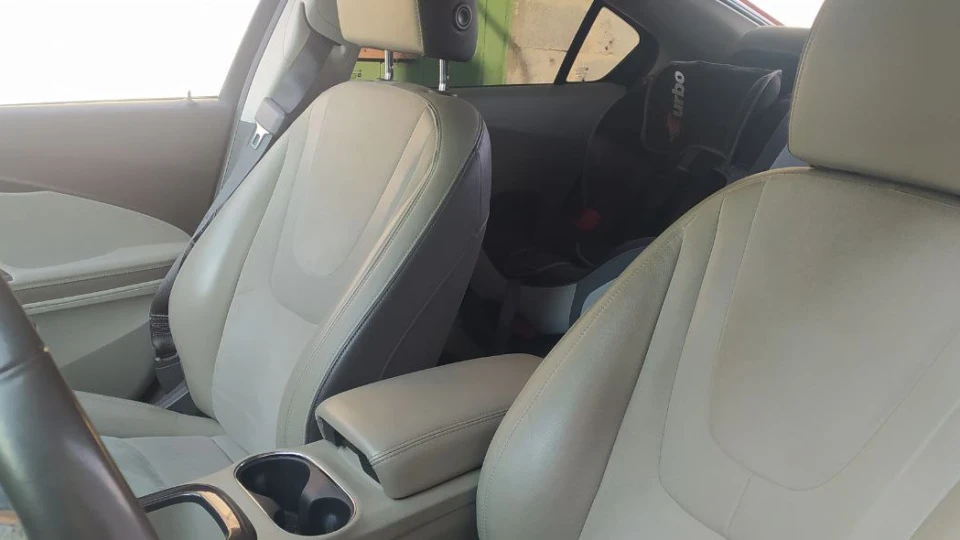 Chevrolet Volt red hatch 4