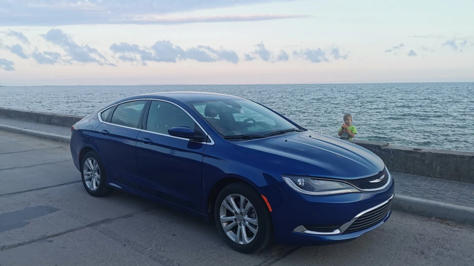 Chrysler 200 2