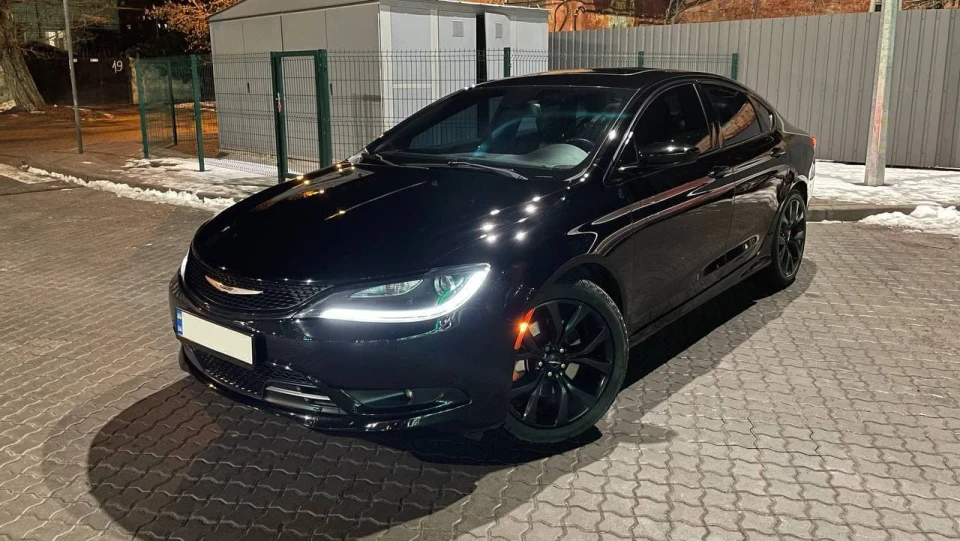 Chrysler 200
