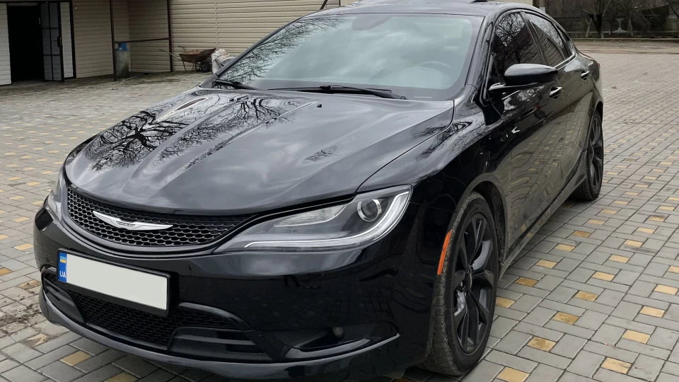 Chrysler 200 3