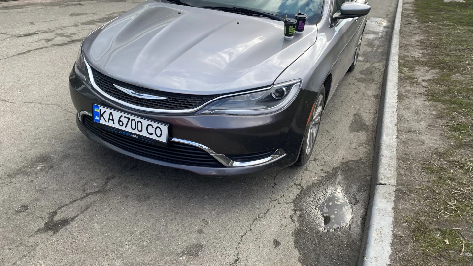 Chrysler 200 3