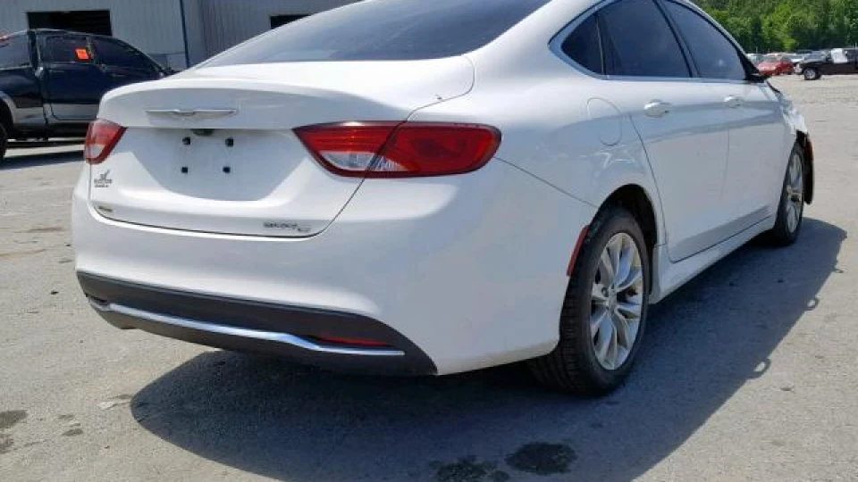 Chrysler 200 3