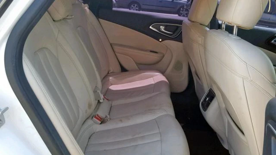 Chrysler 200 5