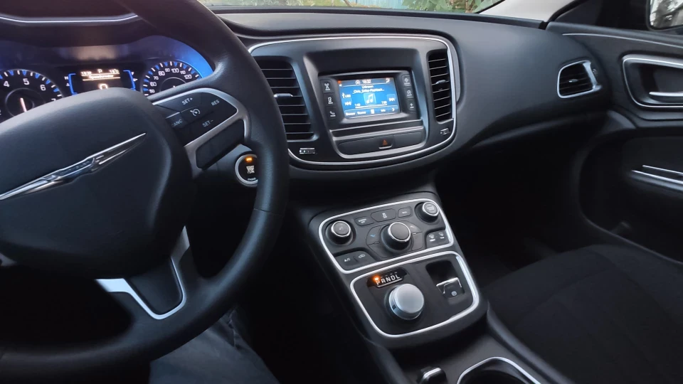 Chrysler 200 2