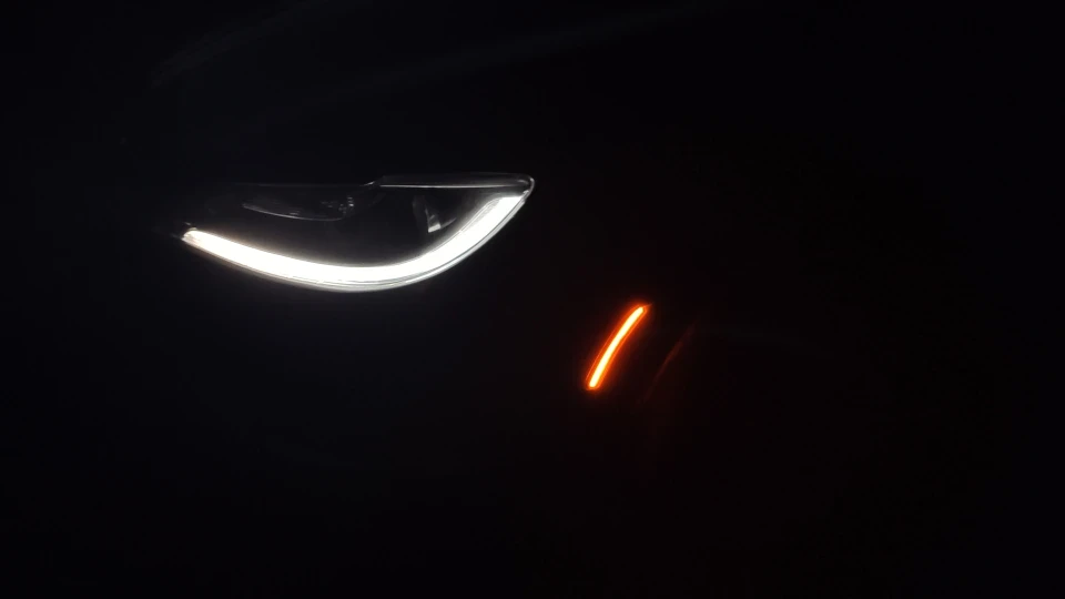 Chrysler 200 4