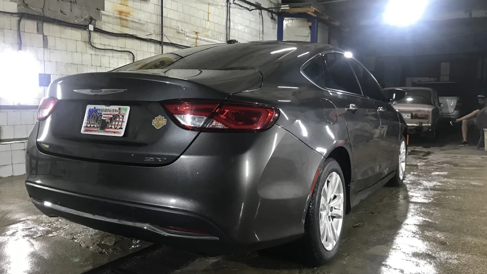 Chrysler 200 2