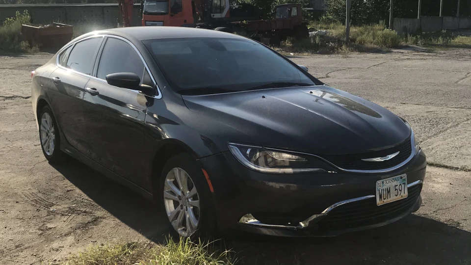 Chrysler 200 3