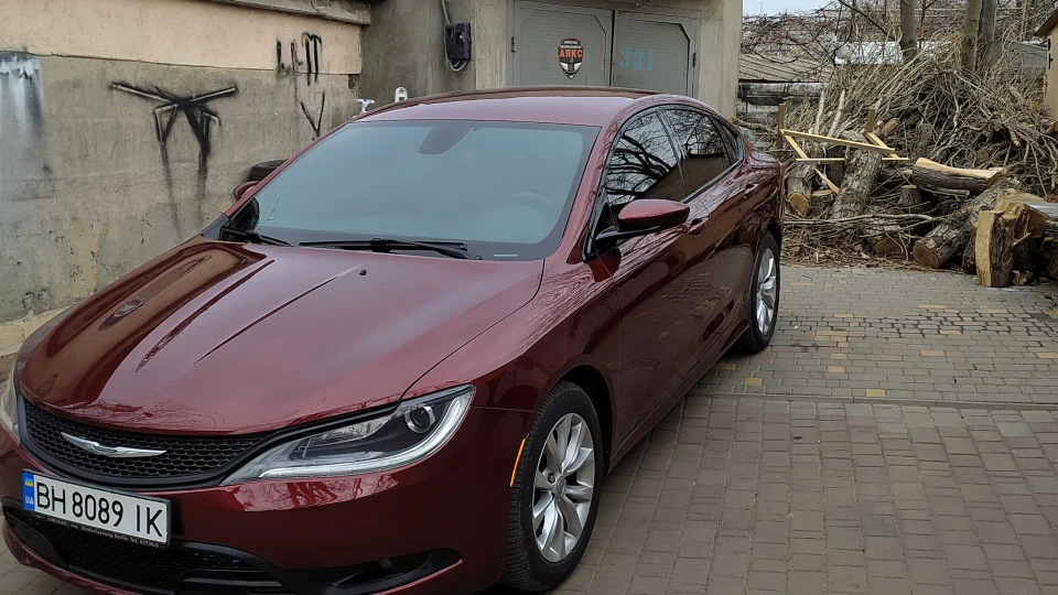 Chrysler 200 Бургундія