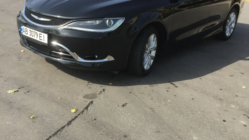 Chrysler 200 чорний металік